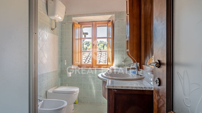 Image No.40-6 Bed Country House for sale