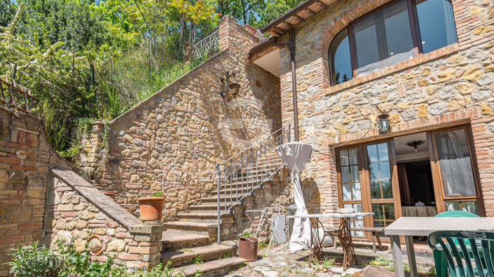 Image No.11-8 Bed Country House for sale