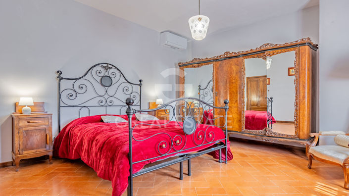 Image No.35-8 Bed Country House for sale