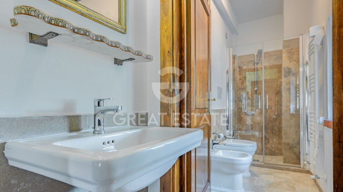 Image No.36-8 Bed Country House for sale