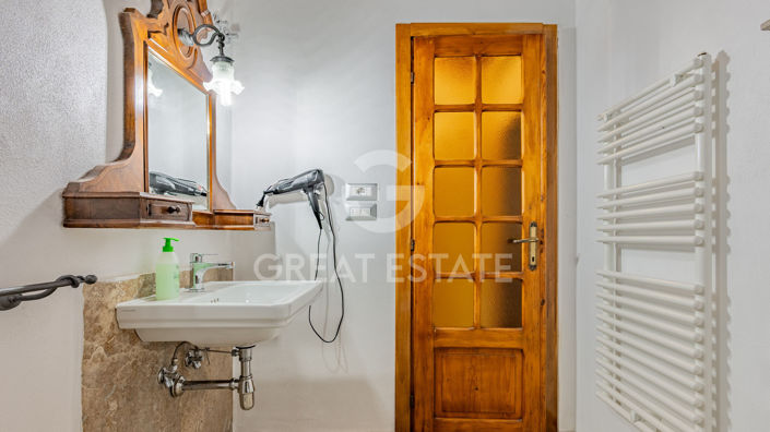 Image No.43-8 Bed Country House for sale