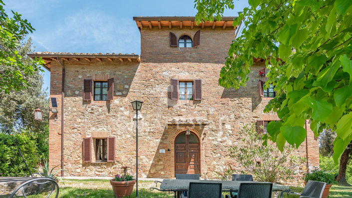 Image No.8-8 Bed Country House for sale