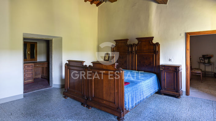 Image No.30-25 Bed Chateaux for sale