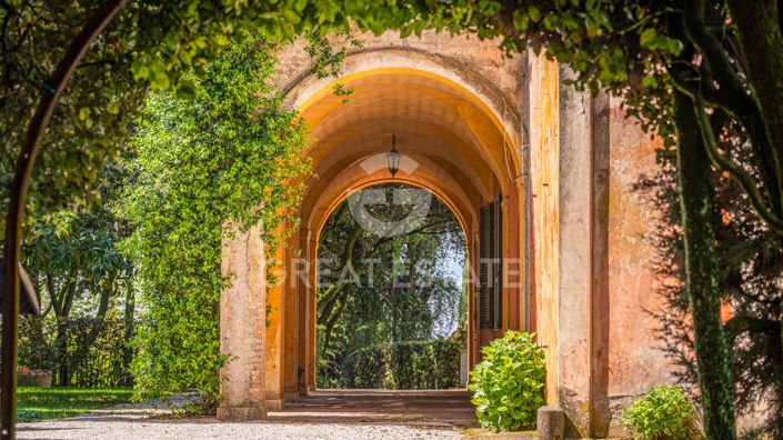 Image No.14-8 Bed Villa for sale