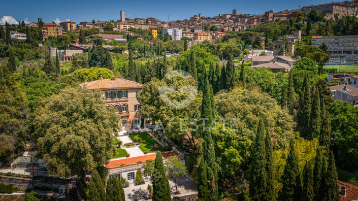 Image No.4-8 Bed Villa for sale