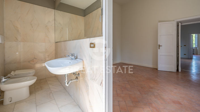 Image No.61-8 Bed Villa for sale