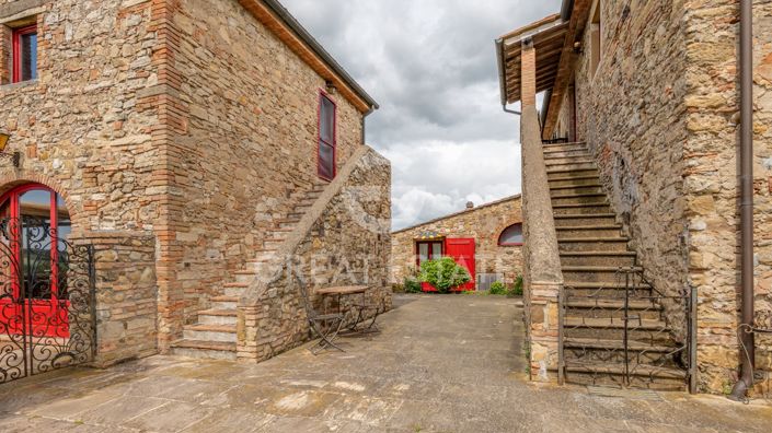Image No.17-10 Bed Country House for sale
