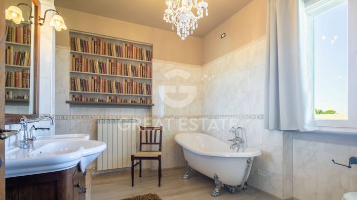 Image No.34-5 Bed Country House for sale