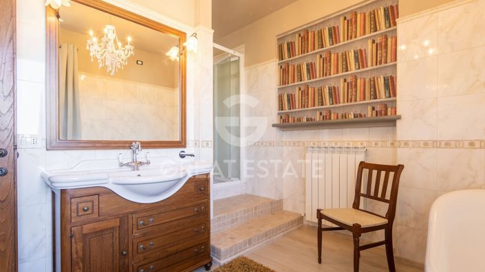 Image No.35-5 Bed Country House for sale