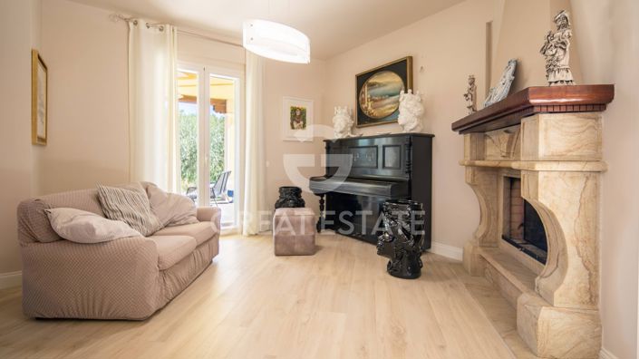 Image No.5-5 Bed Country House for sale