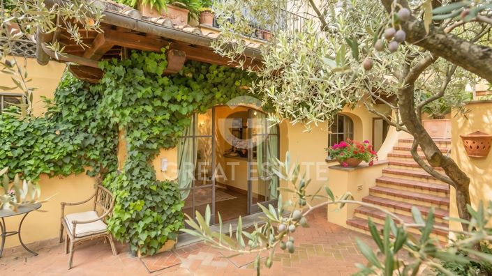 Image No.12-10 Bed Country House for sale