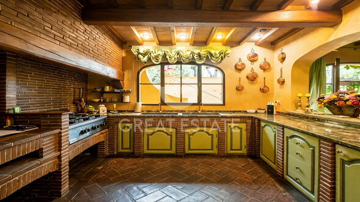Image No.18-10 Bed Country House for sale