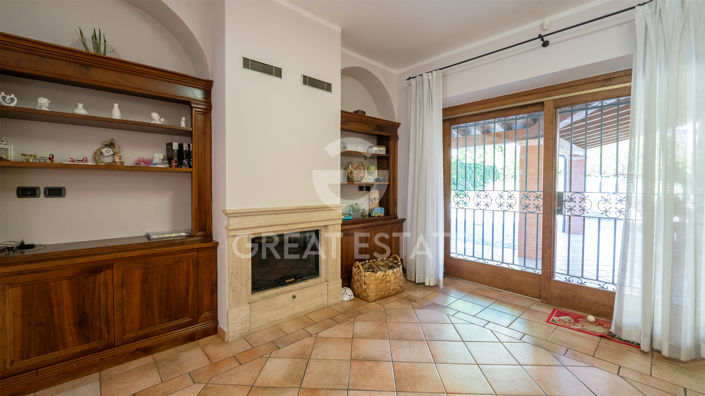 Image No.18-5 Bed Country House for sale