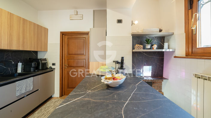 Image No.28-5 Bed Country House for sale