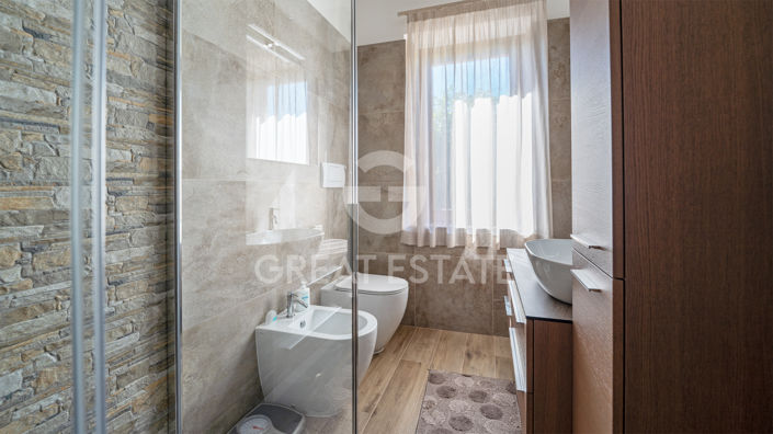 Image No.36-5 Bed Country House for sale