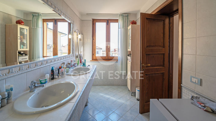 Image No.47-5 Bed Country House for sale