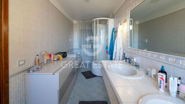 Image No.48-5 Bed Country House for sale