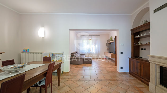 Image No.6-5 Bed Country House for sale
