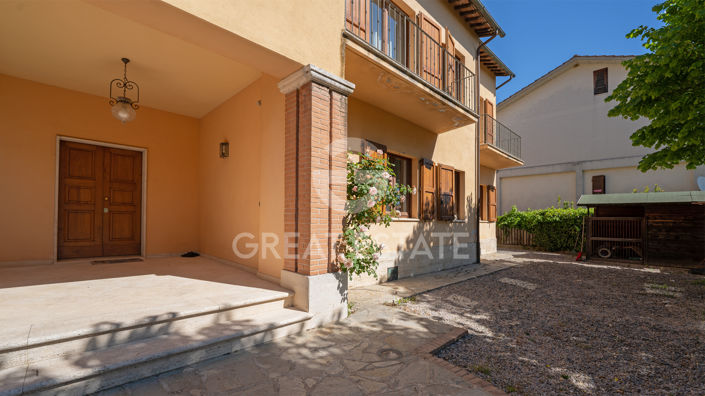 Image No.10-5 Bed Country House for sale