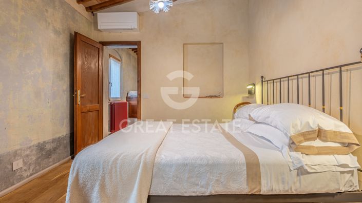 Image No.33-15 Bed Country House for sale