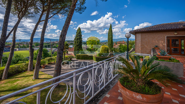 Image No.16-7 Bed Country House for sale