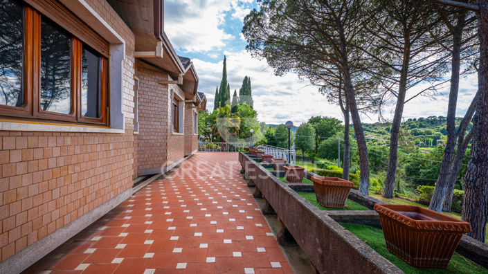 Image No.17-7 Bed Country House for sale