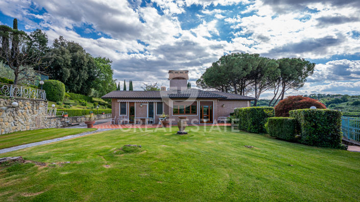 Image No.8-7 Bed Country House for sale