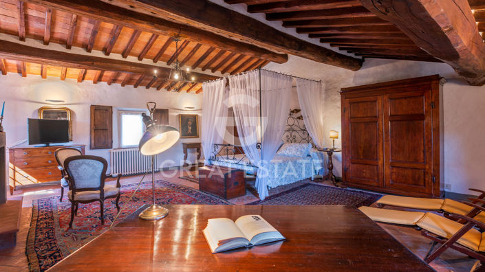 Image No.20-7 Bed Country House for sale