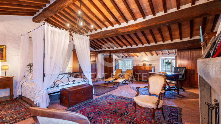 Image No.21-7 Bed Country House for sale