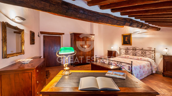 Image No.23-7 Bed Country House for sale