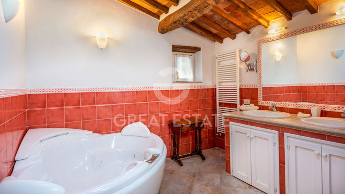 Image No.25-7 Bed Country House for sale