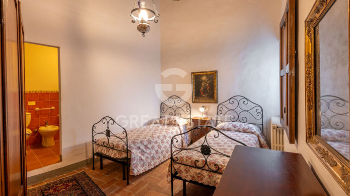 Image No.30-7 Bed Country House for sale