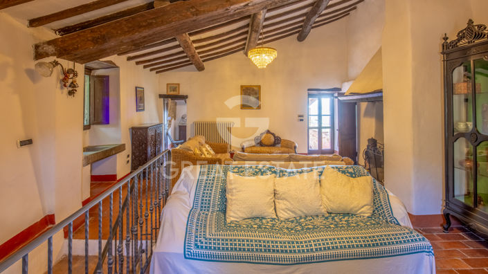 Image No.20-4 Bed Country House for sale