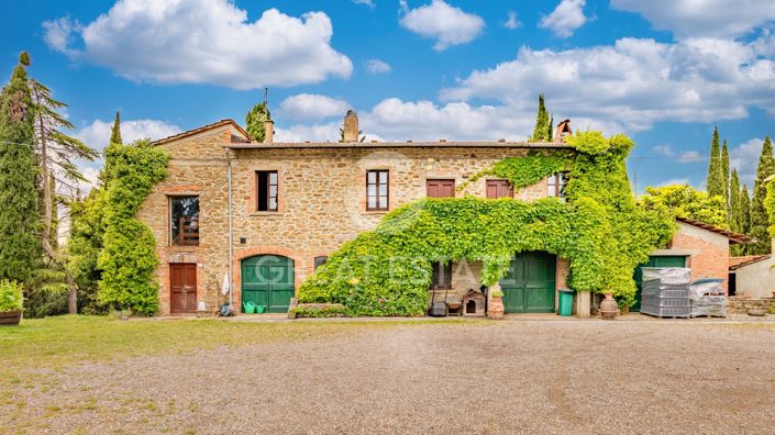 Image No.11-13 Bed Country House for sale