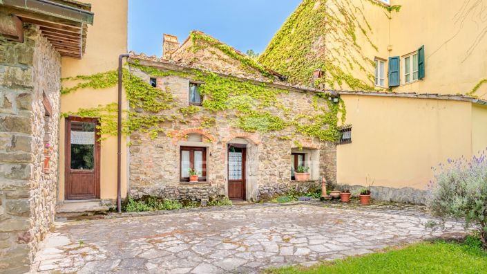 Image No.12-13 Bed Country House for sale