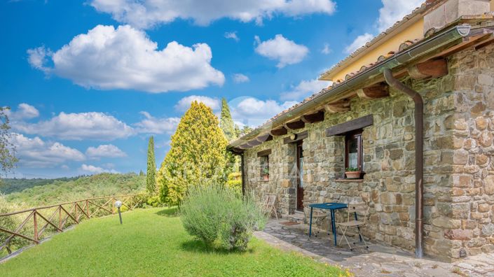 Image No.17-13 Bed Country House for sale