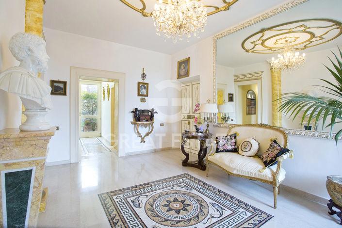 Image No.2-5 Bed Villa for sale