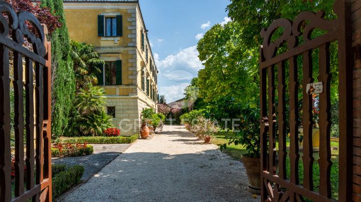 Image No.8-5 Bed Villa for sale