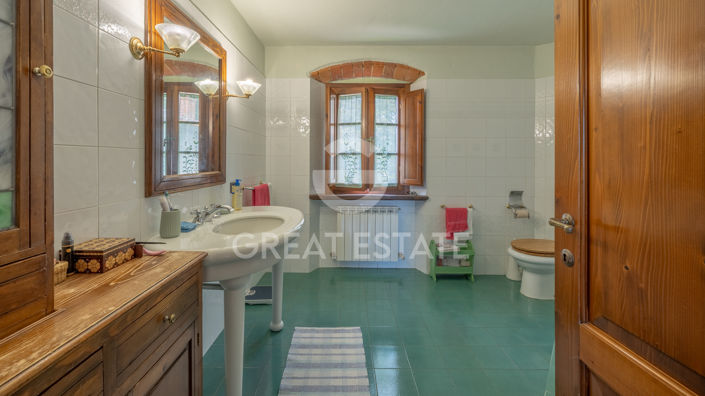 Image No.38-8 Bed Country House for sale
