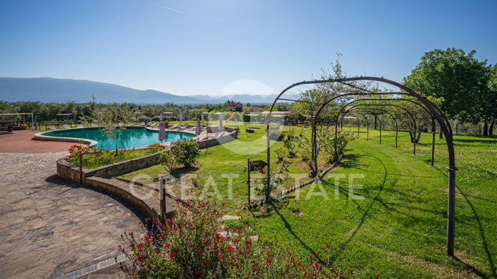 Image No.11-13 Bed Country House for sale