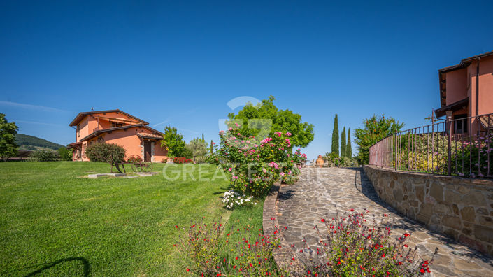 Image No.16-13 Bed Country House for sale