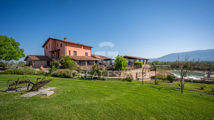 Image No.17-13 Bed Country House for sale