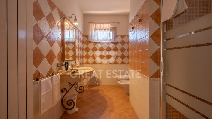 Image No.40-13 Bed Country House for sale