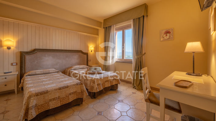 Image No.41-13 Bed Country House for sale