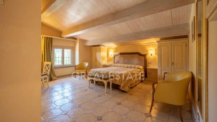 Image No.43-13 Bed Country House for sale