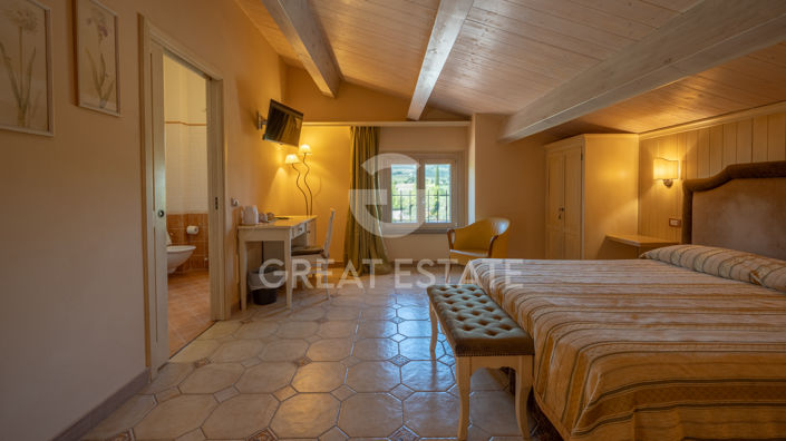 Image No.44-13 Bed Country House for sale