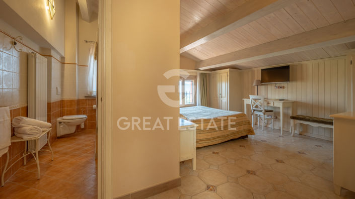 Image No.48-13 Bed Country House for sale