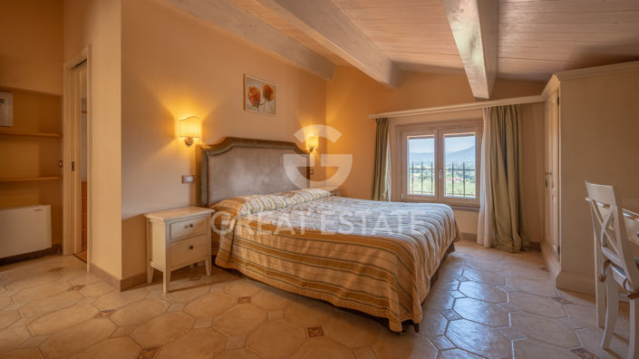 Image No.50-13 Bed Country House for sale