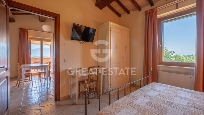Image No.61-13 Bed Country House for sale