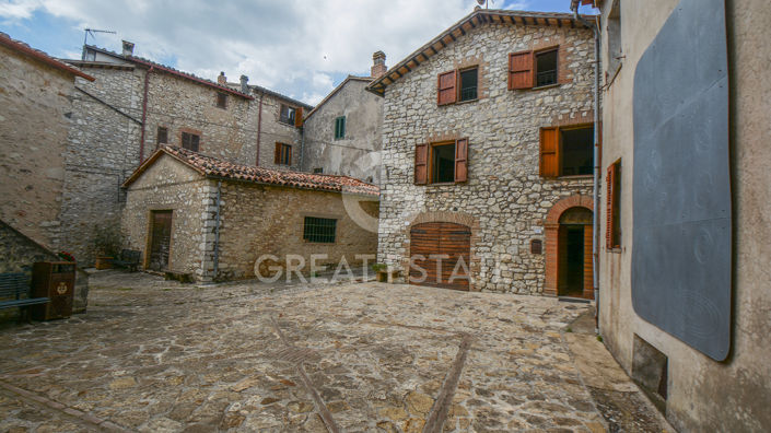 Image No.10-3 Bed Property for sale